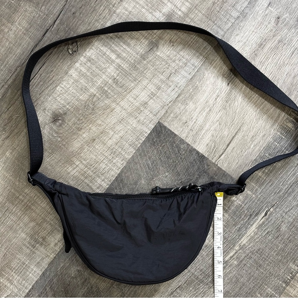 Cotton On-Stylish Black Nylon Crossbody Bag, small zip pocket inside, EUC - Picture 3 of 11